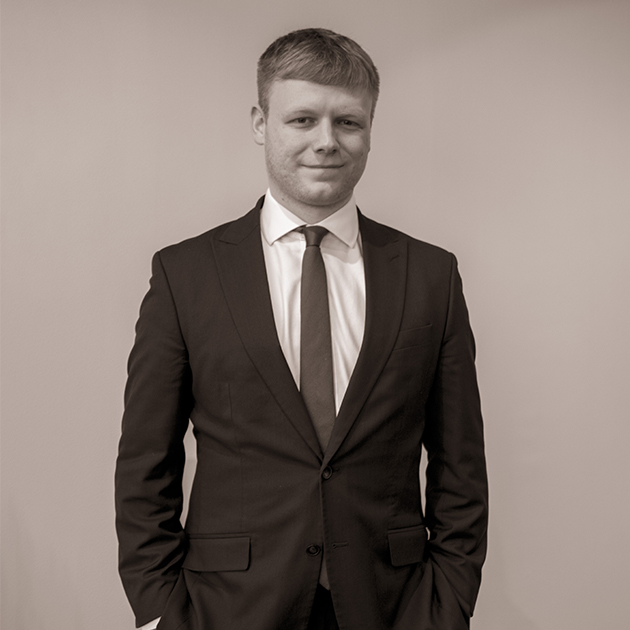 Professional half body corporate photo of Tom Szczech